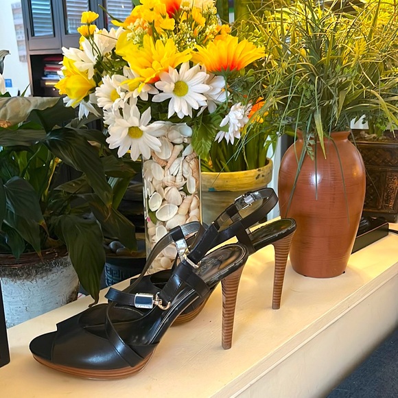 Authentic Coach, size 11, heels! - Picture 2 of 7